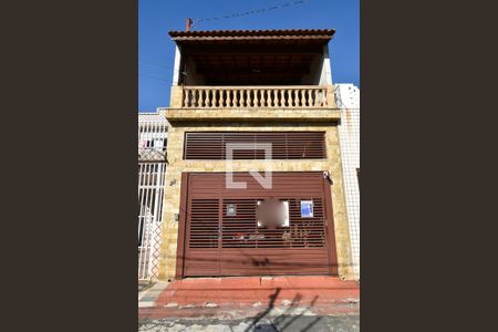 Casa à venda com 242m², 3 quartos e 1 vaga Casa à venda com 242m², 3 quartos e 1 vagaFachada