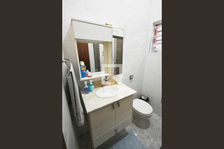 Casa à venda com 242m², 3 quartos e 1 vaga Casa à venda com 242m², 3 quartos e 1 vagaBanheiro