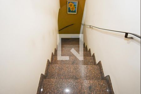 Casa à venda com 242m², 3 quartos e 1 vaga Casa à venda com 242m², 3 quartos e 1 vagaEscada