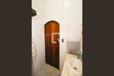 Casa à venda com 242m², 3 quartos e 1 vaga Casa à venda com 242m², 3 quartos e 1 vagaBanheiro