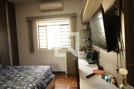 Casa à venda com 332m², 4 quartos e 1 vagaSuíte 2