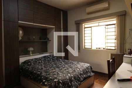 Casa à venda com 332m², 4 quartos e 1 vagaSuíte 2