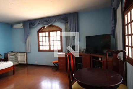 Casa à venda com 332m², 4 quartos e 1 vagaSuíte 3