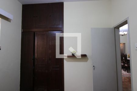 Casa à venda com 332m², 4 quartos e 1 vagaQuarto 1 - Armários