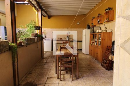 Casa à venda com 332m², 4 quartos e 1 vagaÁrea de Serviço