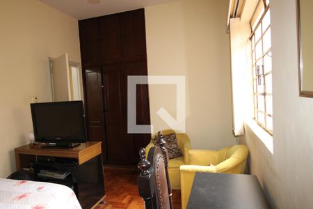 Casa à venda com 332m², 4 quartos e 1 vagaSuíte 1