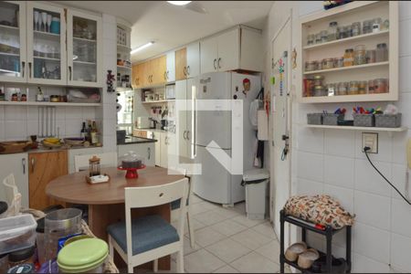 Apartamento à venda com 193m², 3 quartos e 2 vagasCozinha