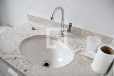 Banheiro de apartamento para alugar com 2 quartos, 53m² em Vila Mazzei, São Paulo