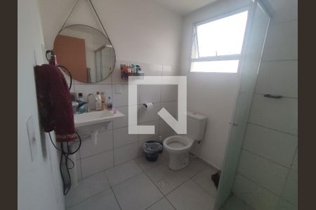 Banheiro de apartamento à venda com 2 quartos, 50m² em Sapucaia Ii, Contagem