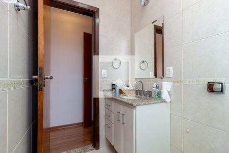 Casa à venda com 170m², 3 quartos e 4 vagasBanheiro -Suíte 1 