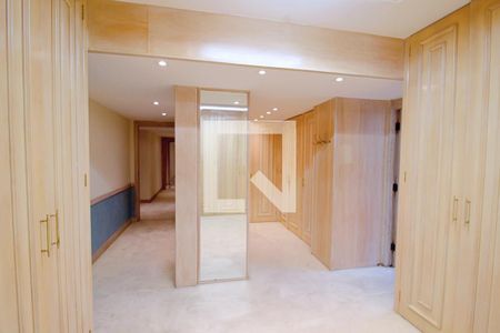 Apartamento para alugar com 550m², 3 quartos e 3 vagasCloset 