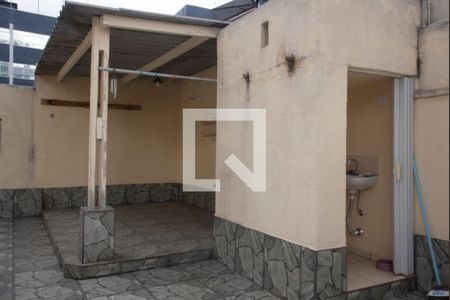 Casa para alugar com 300m², 2 quartos e sem vaga Casa para alugar com 300m², 2 quartos e sem vagaTerraço/Quintal/Área de Serviço