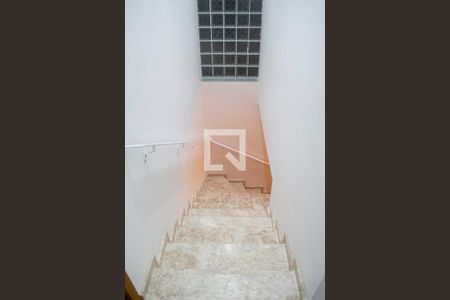 Casa para alugar com 230m², 3 quartos e 2 vagas Casa para alugar com 230m², 3 quartos e 2 vagasEscadas