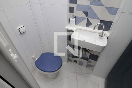 Banheiro de apartamento para alugar com 1 quarto, 29m² em República, São Paulo