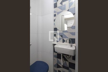 Banheiro de apartamento para alugar com 1 quarto, 29m² em República, São Paulo