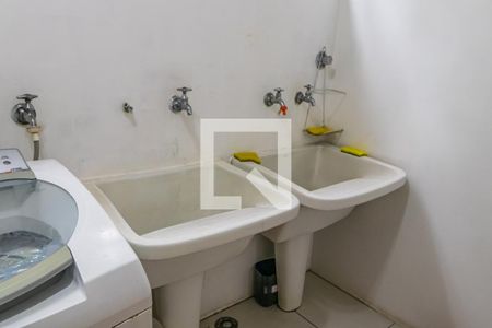 Casa de condomínio à venda com 400m², 5 quartos e 5 vagas Casa de condomínio à venda com 400m², 5 quartos e 5 vagasÁrea de Serviço