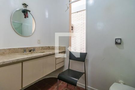 Casa de condomínio à venda com 400m², 5 quartos e 5 vagas Casa de condomínio à venda com 400m², 5 quartos e 5 vagasBanheiro da Suíte 2