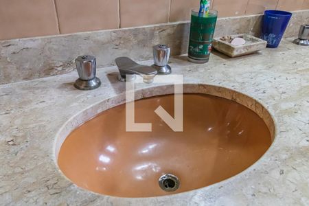 Casa de condomínio à venda com 400m², 5 quartos e 5 vagas Casa de condomínio à venda com 400m², 5 quartos e 5 vagasBanheiro da Suíte 1