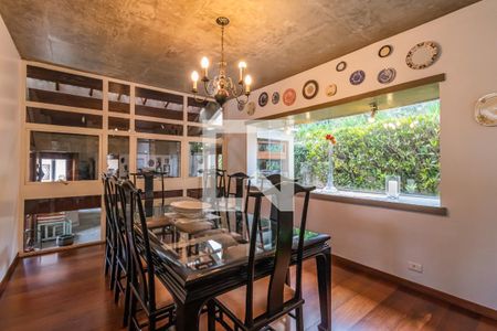 Casa de condomínio à venda com 400m², 5 quartos e 5 vagas Casa de condomínio à venda com 400m², 5 quartos e 5 vagasSala