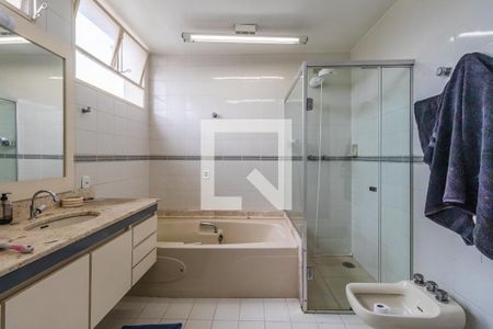 Casa de condomínio à venda com 400m², 5 quartos e 5 vagas Casa de condomínio à venda com 400m², 5 quartos e 5 vagasBanheiro da Suíte 5