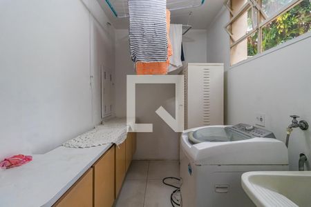 Casa de condomínio à venda com 400m², 5 quartos e 5 vagas Casa de condomínio à venda com 400m², 5 quartos e 5 vagasÁrea de Serviço