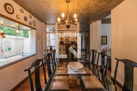 Casa de condomínio à venda com 400m², 5 quartos e 5 vagas Casa de condomínio à venda com 400m², 5 quartos e 5 vagasSala