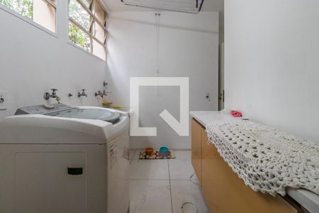 Casa de condomínio à venda com 400m², 5 quartos e 5 vagas Casa de condomínio à venda com 400m², 5 quartos e 5 vagasÁrea de Serviço