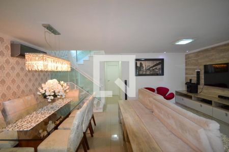 Sala de casa de condomínio para alugar com 4 quartos, 100m² em Conjunto Residencial Redenção, Nova Iguaçu