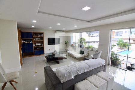 Casa de condomínio à venda com 620m², 6 quartos e 8 vagasSala