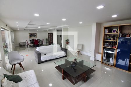 Casa de condomínio à venda com 620m², 6 quartos e 8 vagasSala