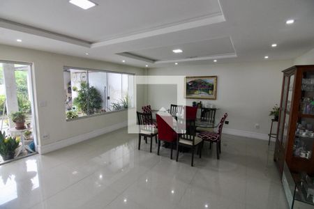 Casa de condomínio à venda com 620m², 6 quartos e 8 vagasSala