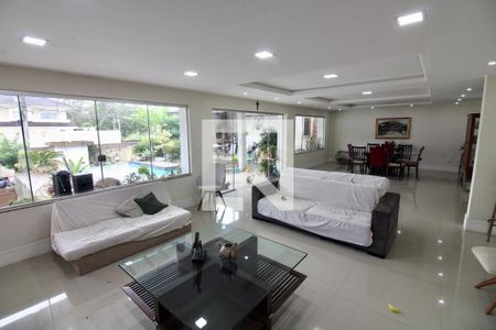 Casa de condomínio à venda com 620m², 6 quartos e 8 vagasSala