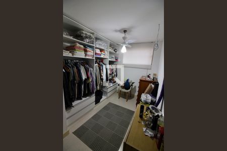 Casa de condomínio à venda com 620m², 6 quartos e 8 vagasCloset da suíte 2