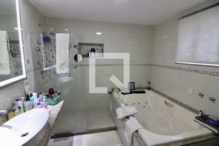 Casa de condomínio à venda com 620m², 6 quartos e 8 vagasBanheiro da Suíte 3