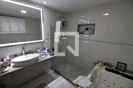 Casa de condomínio à venda com 620m², 6 quartos e 8 vagasBanheiro da Suíte 3