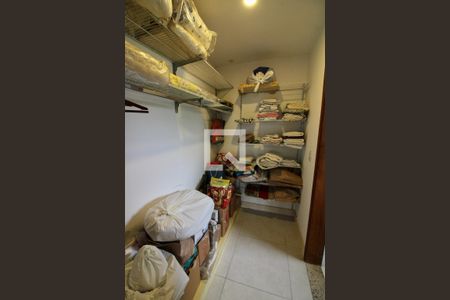 Casa de condomínio à venda com 620m², 6 quartos e 8 vagasCloset da suíte 4
