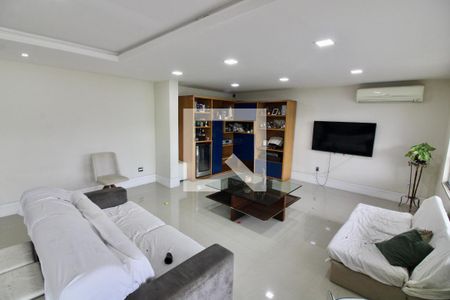 Casa de condomínio à venda com 620m², 6 quartos e 8 vagasSala