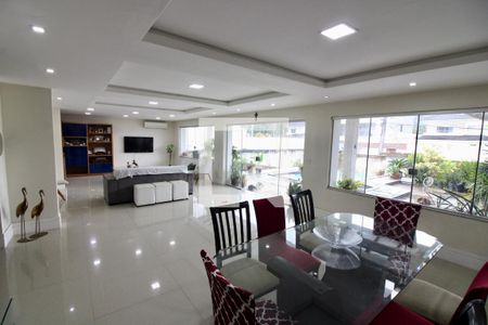 Sala de casa de condomínio à venda com 6 quartos, 620m² em Vargem Grande, Rio de Janeiro