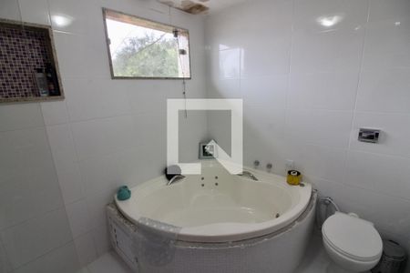 Casa de condomínio à venda com 620m², 6 quartos e 8 vagasBanheiro da Suíte 5