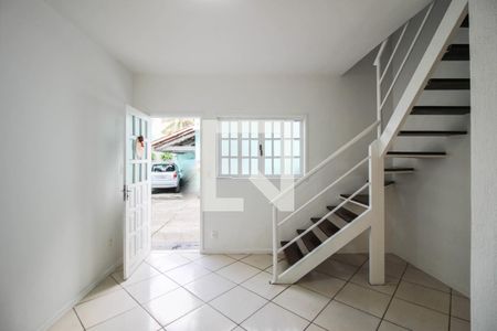 Sala de casa de condomínio para alugar com 2 quartos, 70m² em Luz, Nova Iguaçu
