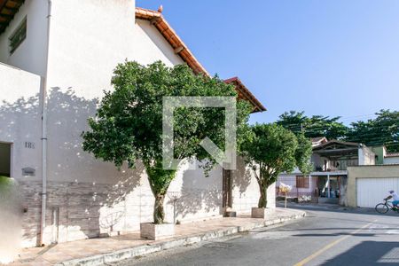 Casa à venda com 270m², 9 quartos e 3 vagasFachada