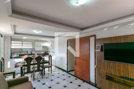 Casa à venda com 270m², 9 quartos e 3 vagasSala