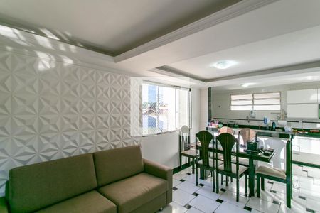 Casa à venda com 270m², 9 quartos e 3 vagasSala