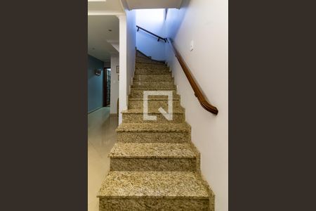 Escada de casa à venda com 3 quartos, 140m² em Vila Maria Luisa, São Paulo