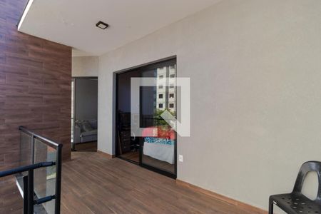 Casa à venda com 200m², 3 quartos e 2 vagasSacada da Suíte 03 e Sala de TV