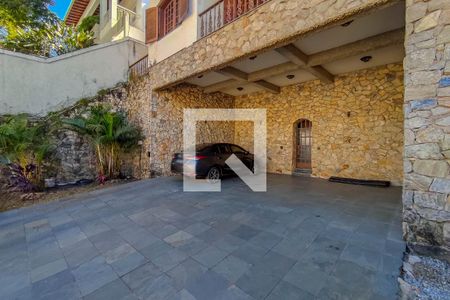 Casa para alugar com 352m², 6 quartos e 6 vagas Casa para alugar com 352m², 6 quartos e 6 vagasGaragem