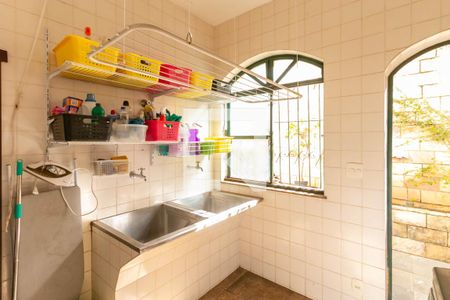 Casa para alugar com 352m², 6 quartos e 6 vagas Casa para alugar com 352m², 6 quartos e 6 vagasÁrea de Serviço