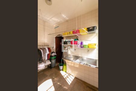 Casa para alugar com 352m², 6 quartos e 6 vagas Casa para alugar com 352m², 6 quartos e 6 vagasÁrea de Serviço