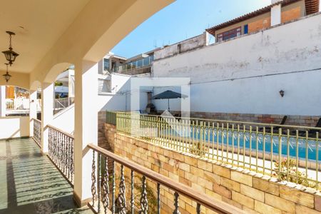 Casa para alugar com 352m², 6 quartos e 6 vagas Casa para alugar com 352m², 6 quartos e 6 vagasVaranda