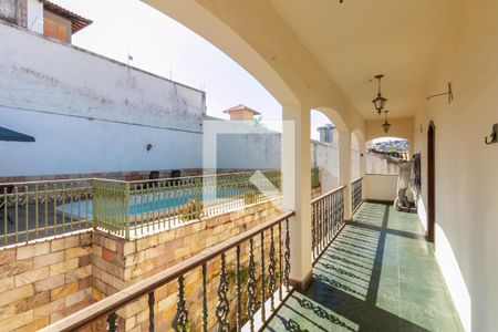 Casa para alugar com 352m², 6 quartos e 6 vagas Casa para alugar com 352m², 6 quartos e 6 vagasVaranda